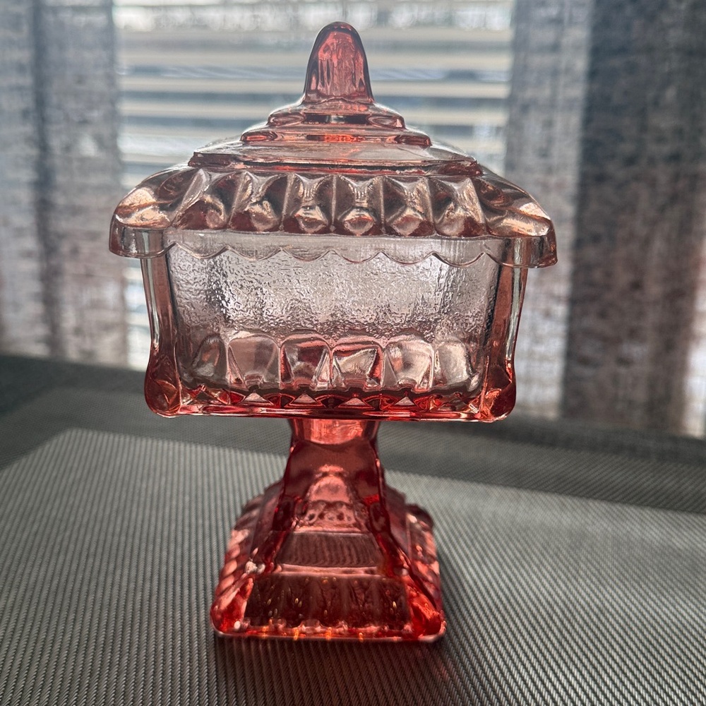 Vintage Jeannette Glass "Wedding Cake Box" pedestal candy dish with lid - Picture 3 of 7